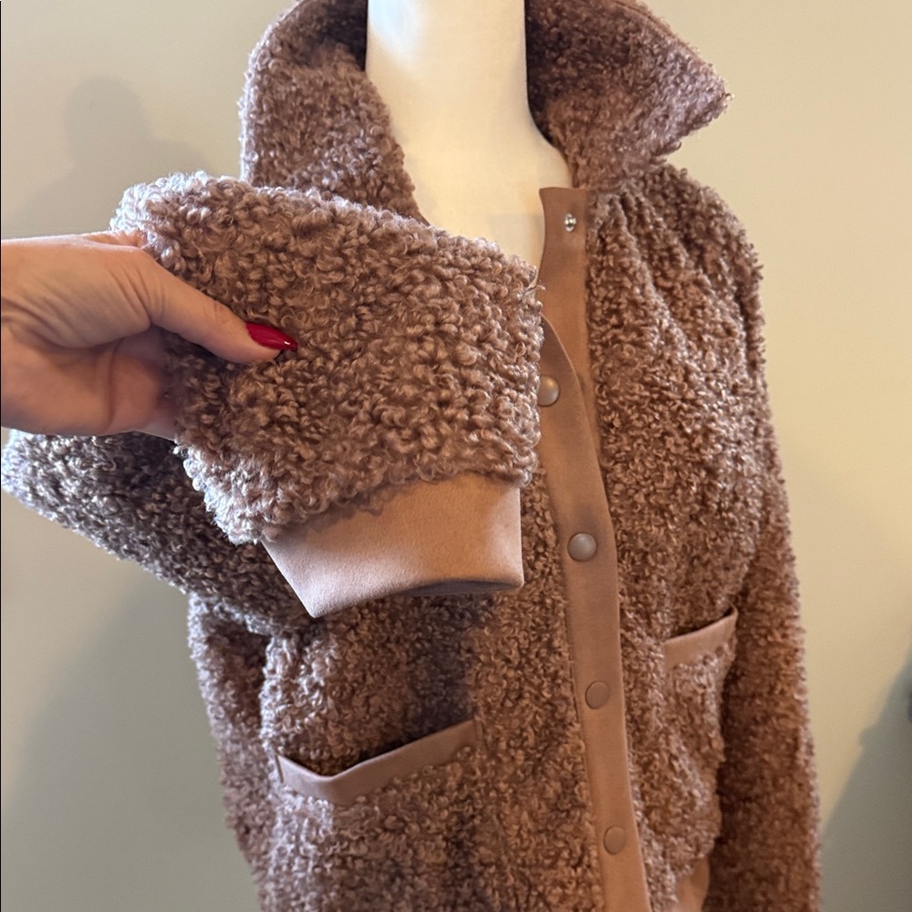 Gorgeous, Super Cozy Brown Sherpa Jacket NWT - Picture 5 of 13